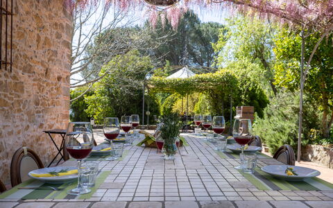 Il Leccio, Vinci, Private Pool and Tennis: Mobilia, Tavolo, Sedia, Ristorante, Mobili Da Esterno, Tavolo Esterno, Cucina & Sala Da Pranzo Tavolo, Giardino, Shade, Tovaglia