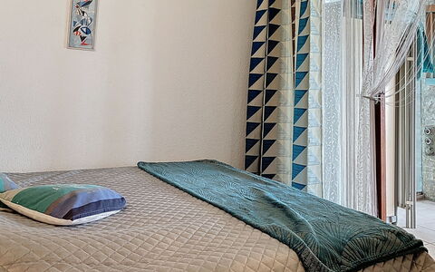 Bikini: Interior Design, Camera Da Letto, Legna, Pavimento, Biancheria, Pavimentazione, Tessile, Mobilia, Letto, Camera
