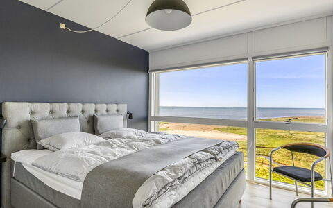 Nadua - 25M from the Sea: Letto, Camera Da Letto, Mobilia, Lenzuolo, Pavimentazione, Bedding, Pavimento, Interior Design, Telaio Del Letto, Soffitto