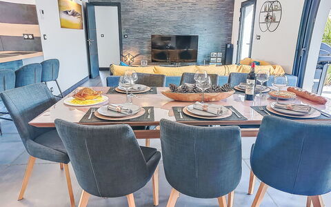 Areslet: Mobilia, Legna, Interior Design, Sedia, Pavimentazione, Tavolo, Pavimento, Camera, Cucina & Sala Da Pranzo Tavolo, Soggiorno