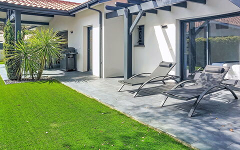 Areslet: Casa, Porta, Shade, Estate, Giardino, Cortile, Cortile, Landscaping, Backyard, Mobili Da Esterno