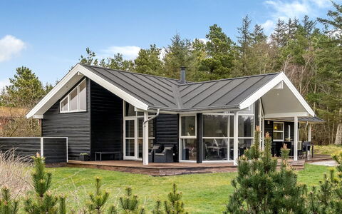 Joske - 2Km from the Sea: Mobilia, Legna, Interior Design, Pavimentazione, Pavimento, Sedia, Camera, Soffitto, Soggiorno, Appartamento