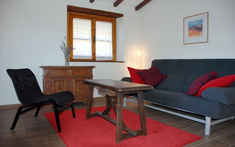 Casa Chimera: Mobilia, Pavimentazione, Interior Design, Legna, Pavimento, Divano, Camera, Cornice, Soggiorno, Pavimento In Legno
