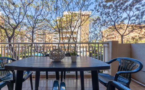 Nuevo Forum: Mobilia, Sedia, Tavolo, Tavolo Esterno, Mobili Da Esterno, Cucina & Sala Da Pranzo Tavolo, Balcone, Shade, Deck, Latifoglie