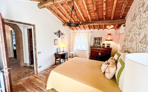 Il Sogno Toscano: Mobilia, Parete, Letto, Interior Design, Camera Da Letto, Pavimentazione, Pavimento, Legna, Soffitto, Lenzuolo