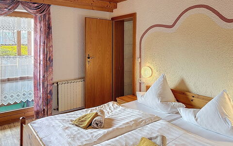 Viechtach 646: Interior Design, Mobilia, Camera, Soffitto, Sedia, Biancheria, Finestra Trattamento, Camera Da Letto, Sala Da Pranzo, Tenda