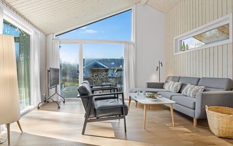 Frudde - 500M from the Sea: Interior Design, Legna, Mobilia, Soggiorno, Divano, Pavimentazione, Soffitto, Casa, Pavimento, Camera