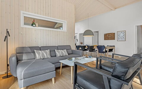 Frudde - 500M from the Sea: Interior Design, Pavimentazione, Legna, Mobilia, Pavimento, Divano, Pavimento In Legno, Soggiorno, Soffitto, Casa