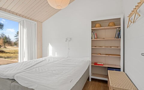 Frudde - 500M from the Sea: Legna, Soffitto, Pavimentazione, Camera Da Letto, Pavimento, Interior Design, Letto, Casa, Camera, Pavimento In Legno