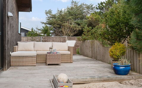 Minka - 500M from the Sea: Mobilia, Legna, Interior Design, Pavimentazione, Pavimento, Sedia, Camera, Soffitto, Soggiorno, Appartamento