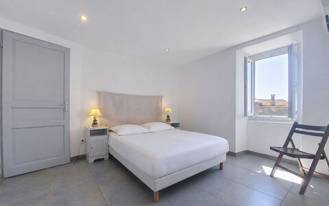 Casa Giuliani: Camera Da Letto, Mobilia, Letto, Lenzuolo, Bedding, Telaio Del Letto, Hotel, Biancheria, Materasso, Cuscino