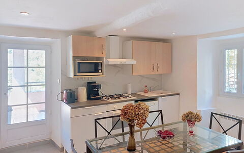 Casa Giuliani: Mobilia, Interior Design, Pavimentazione, Legna, Pavimento, Cucina, Sedia, Controsoffitto, Illuminazione, Camera