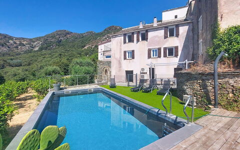 Casa Giuliani: Blu, Geografia Montane, Montagna, Collina, Zona Residenziale, Piscina, Catena Montuosa, Casa, Hill Station, Cresta