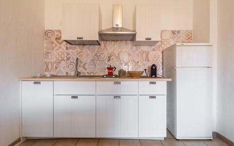 Fortuna: Cucina, Controsoffitto, Elettrodomestico Da Cucina, Cabinetry, Apparecchio Major, Pavimentazione, Interior Design, Lavandino Della Cucina, Pavimento, Credenza
