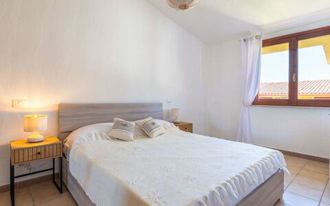 Fortuna: Letto, Interior Design, Pavimentazione, Pavimento, Camera Da Letto, Mobilia, Legna, Camera, Soffitto, Bedding