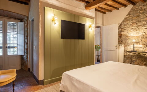 Maison Badia a Passignano: Parete, Interior Design, Mobilia, Camera Da Letto, Pavimentazione, Soffitto, Pavimento, Illuminazione, Letto, Camera
