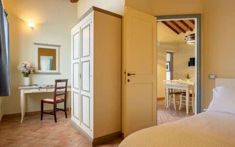 Casa Stella Serena, Casole D'Elsa, Pool: Interior Design, Parete, Soffitto, Camera, Pavimento, Pavimentazione, Mobilia, Camera Da Letto, Illuminazione, Casa