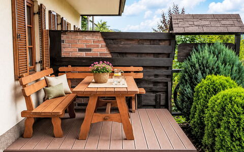 Klippitztörl 8: Mobilia, Legna, Mobili Da Esterno, Tavolo, Tavolo Esterno, Latifoglie, Color Legno, Vaso Di Fiori, Deck, Giardino