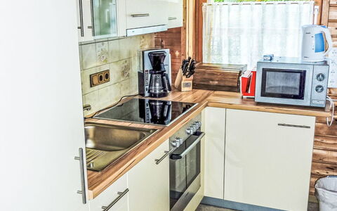 Klippitztörl 8: Elettrodomestico Da Cucina, Cucina, Apparecchio Major, Controsoffitto, Pavimentazione, Legna, Interior Design, Cabinetry, Pavimento, Elettrodomestico