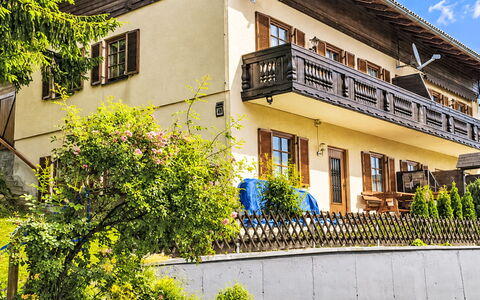 Klippitztörl 8: Finestra, Casa, Porta, Casa, Balcone, Portico, Cortile, Villa, Driveway, Recinzione