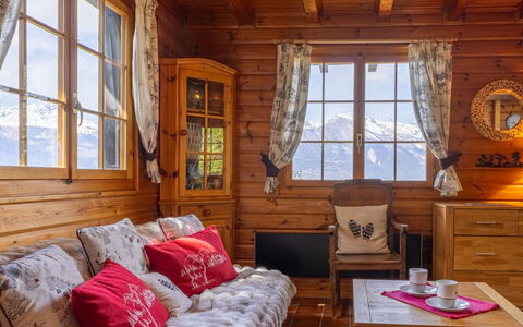 Chalet le Trèfle: Mobilia, Legna, Interior Design, Casa, Divano, Tavolo, Casa, Villetta, Soggiorno, Log Cabin