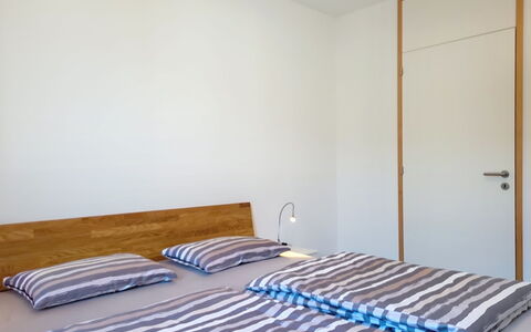 Residenza Eride - Apt.4: Letto, Camera Da Letto, Pavimentazione, Parete, Interior Design, Pavimento, Legna, Lenzuolo, Bedding, Pavimento In Legno