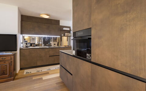 Villa Adele: Pavimentazione, Legna, Mobilia, Pavimento, Interior Design, Marrone, Controsoffitto, Cucina, Cabinetry, Pavimento In Legno