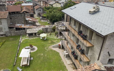 Valtellina 646: Parete, Costruzione, Finestra, Facciata, Quartiere, Cittadina, Casa, Zona Residenziale, Urban Design, Insediamento Umano