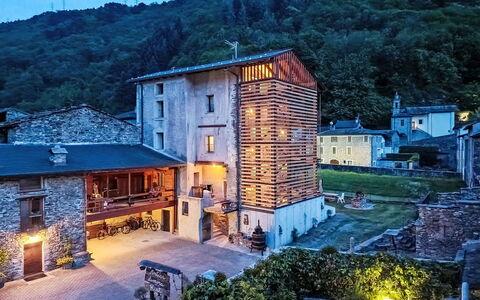 Valtellina 646: Acqua, Albero, Piscina, Ricorrere, Giardino, Eco Hotel, Shade, Landscaping, Tropici