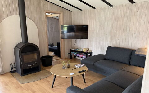 Julika - 560M from the Sea: Legna, Pavimentazione, Interior Design, Pavimento, Soggiorno, Mobilia, Camera, Divano, Soffitto