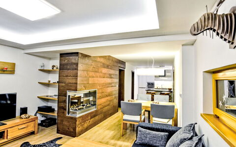 Luxury Wellness Apartment: Mobilia, Interior Design, Pavimentazione, Parete, Pavimento, Legna, Soffitto, Divano, Camera, Soggiorno