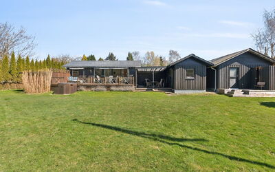Emelita - 1.1Km from the Sea