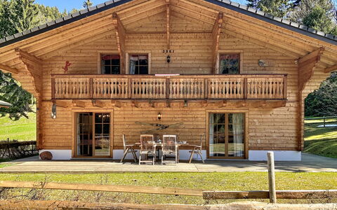 La Suisse Normande: Tetto, Villetta, Casa, Estate, Portico, Log Cabin, Agriturismo, Latifoglie, Raccordo, Design