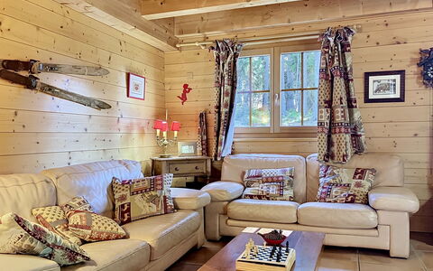 La Suisse Normande: Mobilia, Interior Design, Legna, Pavimentazione, Soffitto, Camera, Pavimento, Soggiorno, Casa, Illuminazione