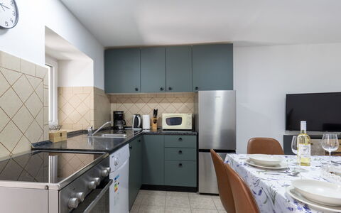 Hidden Hill: Cucina, Elettrodomestico Da Cucina, Pavimentazione, Interior Design, Apparecchio Major, Controsoffitto, Pavimento, Mobilia, Soffitto, Cabinetry