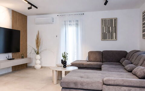 Antica: Mobilia, Interior Design, Pavimentazione, Divano, Pavimento, Legna, Soggiorno, Appartamento, Soffitto, Casa