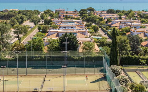 Suite Riviera: Zona Residenziale, Paesaggio, Urban Design, Campo Da Tennis, Visione Globale, Fotografia Aerea, Landscaping, Sobborgo, Estate, Parco