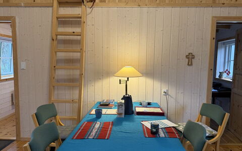 Heda - 1.6Km to the Fjord: Mobilia, Pavimentazione, Interior Design, Legna, Pavimento, Soffitto, Camera, Illuminazione, Lampada, Color Legno