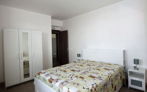 Villa Marzia: Letto, Mobilia, Interior Design, Camera Da Letto, Bedding, Lenzuolo, Pavimento, Pavimentazione, Camera, Legna