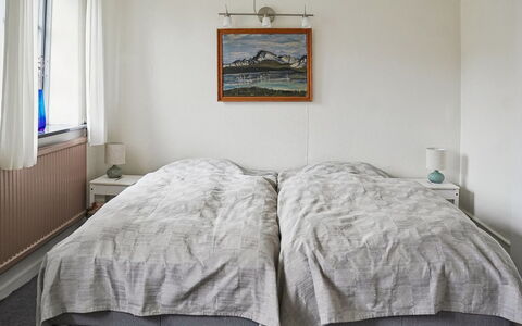 Espen - 300M from the Sea: Letto, Camera Da Letto, Bedding, Lenzuolo, Legna, Biancheria, Pavimento, Mobilia, Pavimentazione, Interior Design