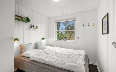 Ascan - 300M to the Fjord: Legna, Camera Da Letto, Pavimentazione, Pavimento, Lenzuolo, Bedding, Letto, Casa, Telaio Del Letto, Soffitto