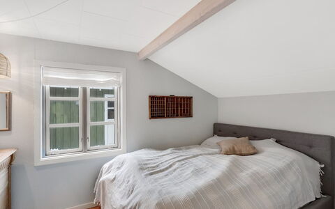 Ovine - 200M from the Sea: Camera Da Letto, Letto, Bedding, Interior Design, Legna, Mobilia, Soffitto, Lenzuolo, Biancheria, Pavimento