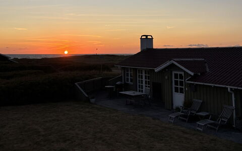 Ovine - 200M from the Sea: Cielo, Crepuscolo, Casa, Tramonto, Tetto, Afterglow, Villetta, Casa, Alba, Sera