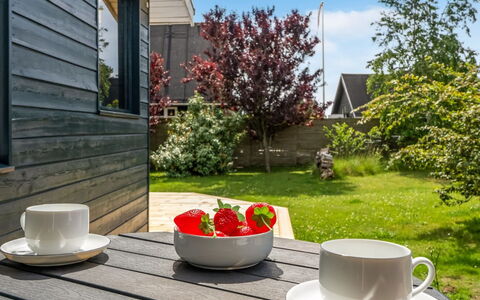 Tinka - 100M from the Sea: Mobilia, Mobili Da Esterno, Raccordo, Tavolo Esterno, Villetta, Giardino, Cucina & Sala Da Pranzo Tavolo, Serveware, Cortile, Sedia