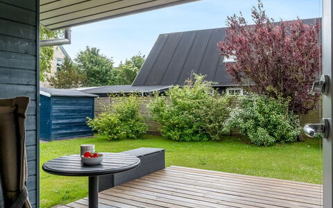Tinka - 100M from the Sea: Piscina, Hotel, Balcone