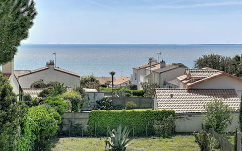L'Incroyable Océane: Piscina, Hotel, Balcone