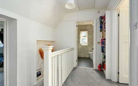 19, South Way: Piscina, Hotel, Balcone