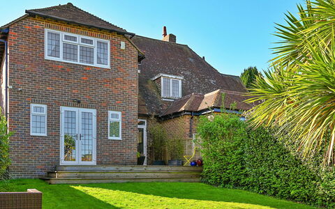 19, South Way: Piscina, Hotel, Balcone
