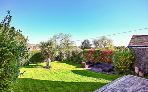 19, South Way: Piscina, Hotel, Balcone
