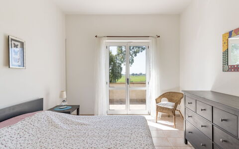Tarquinia Garden Home: Mobilia, Pavimentazione, Pavimento, Interior Design, Letto, Camera Da Letto, Soffitto, Illuminazione, Casa, Camera